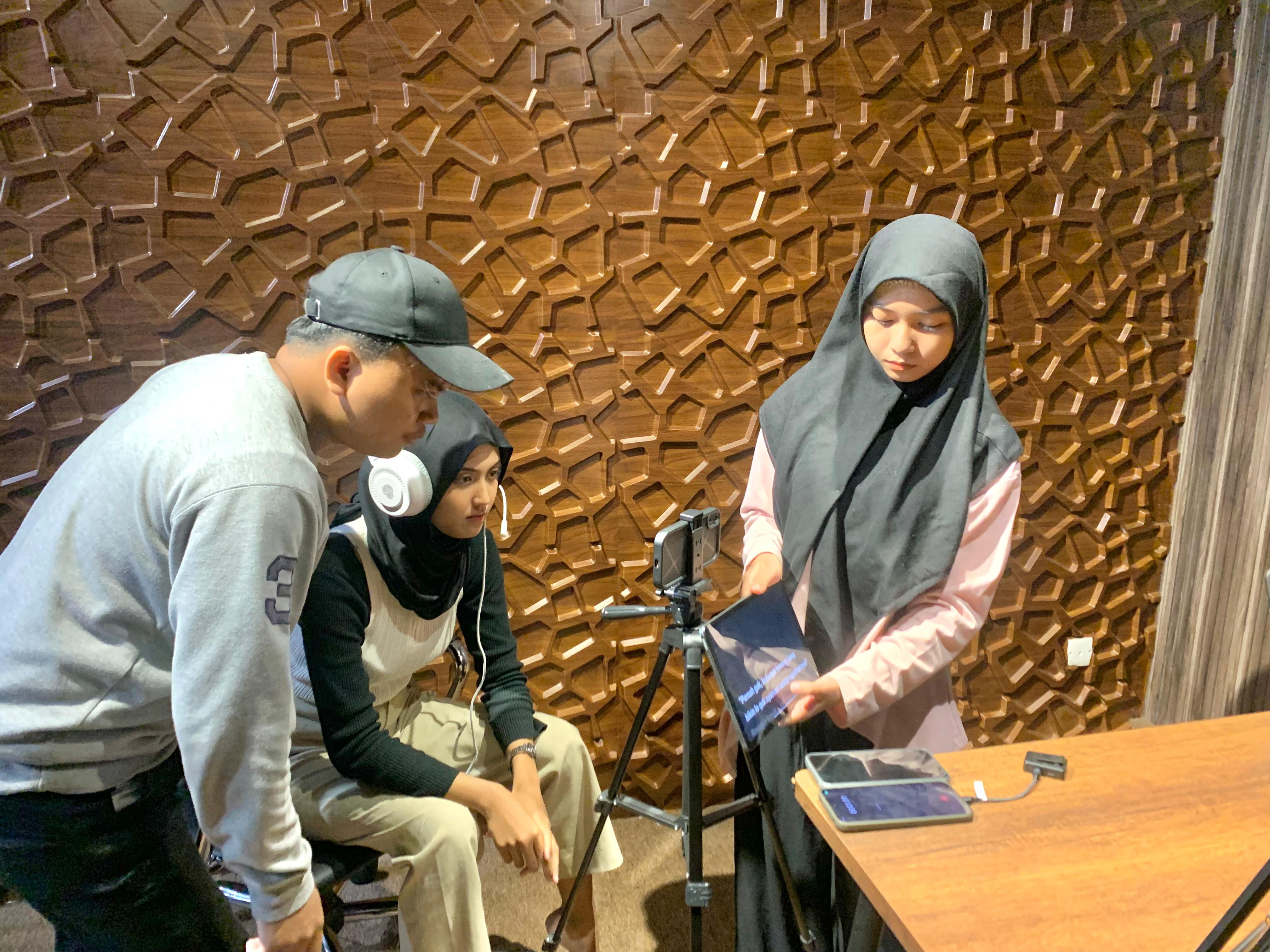 Mahasiswa Manajemen Komunikasi Institut Stiami Praktikum Mata Kuliah Production & Editing