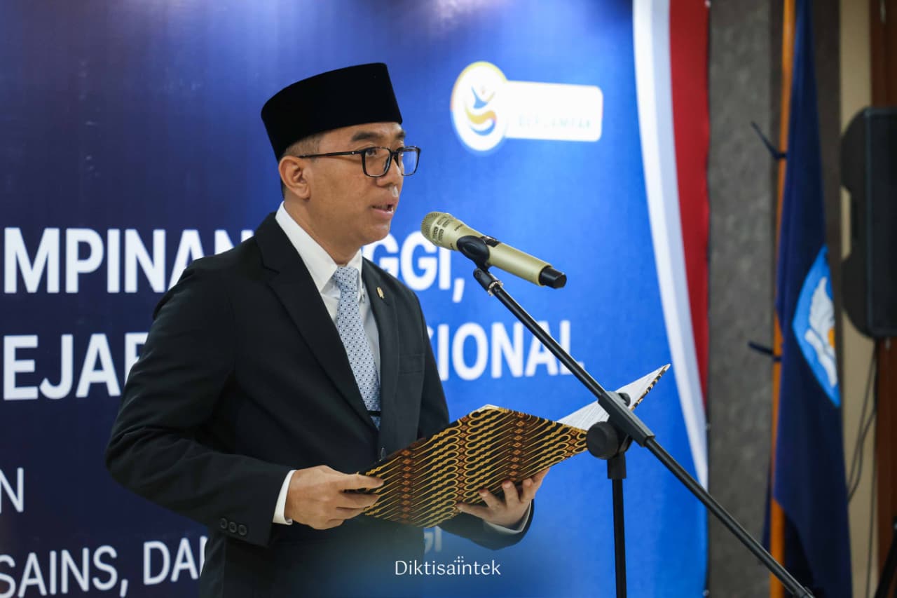 Mendiktisaintek lantik Kepala LLDikti Wilayah III