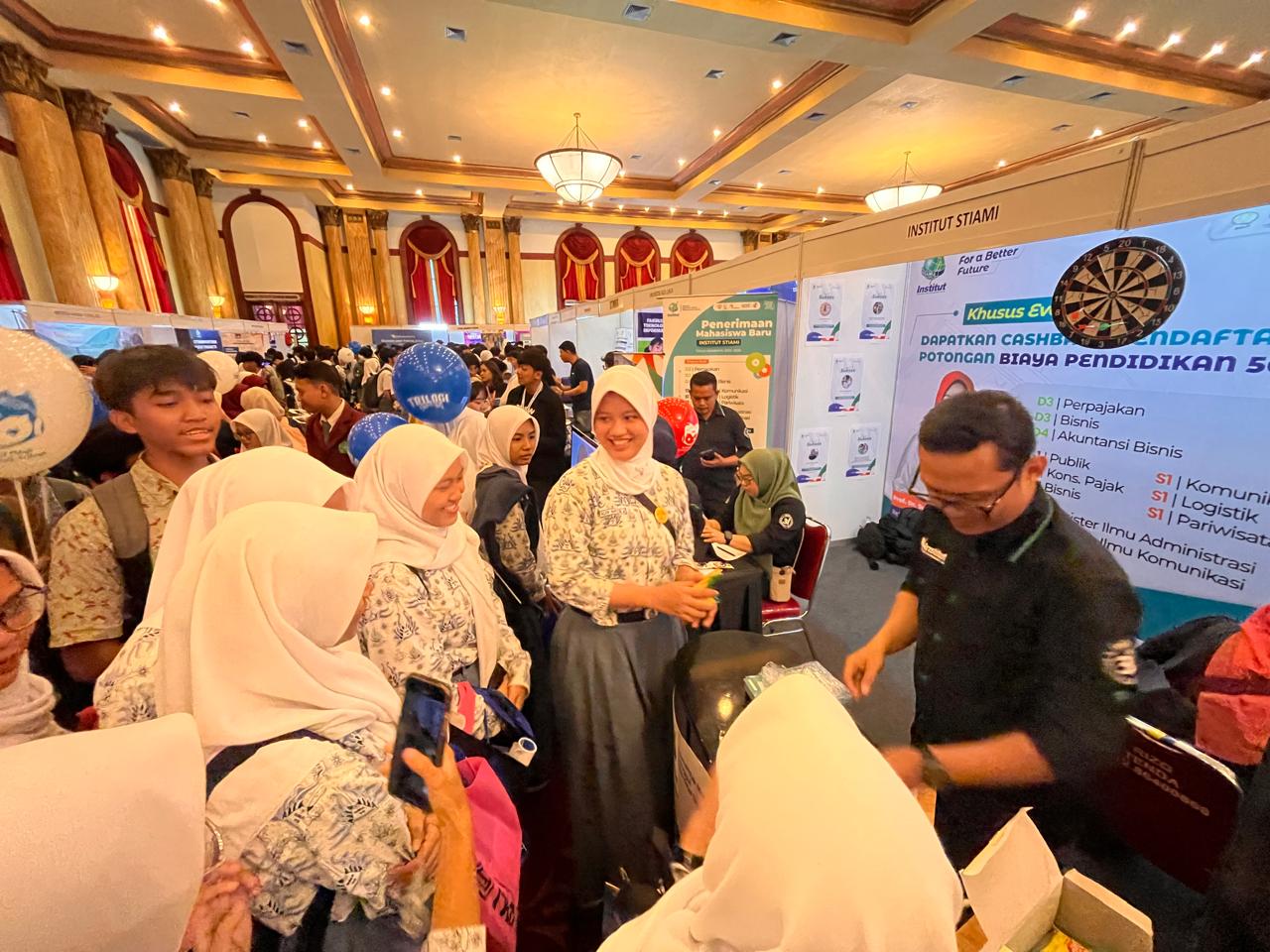 Institut STIAMI Ajak Siswa Rancang Masa Depan di Career Day MGBK 