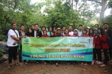 Mahasiswa Pariwisata Institut Stiami Outdoor Study Ke Kampung 99 Pepohonan Depok